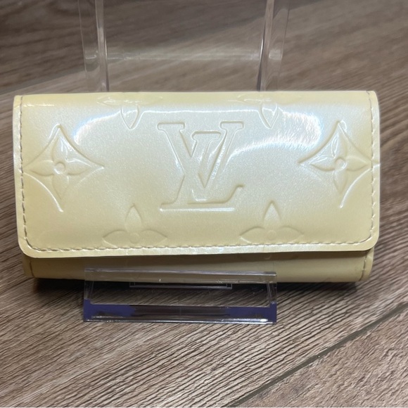 Louis Vuitton Cream/ Perle Vernis Leather Key Holder Wallet in Monogram - EUC - Picture 9 of 10
